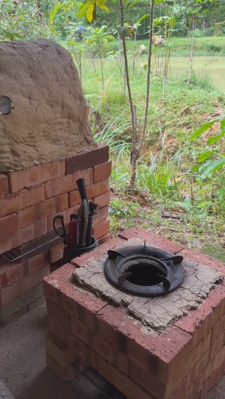 dapur kayu pakai kompor tungku © 2023 brilio.net  dapur kayu pakai kompor tungku © 2023 brilio.net