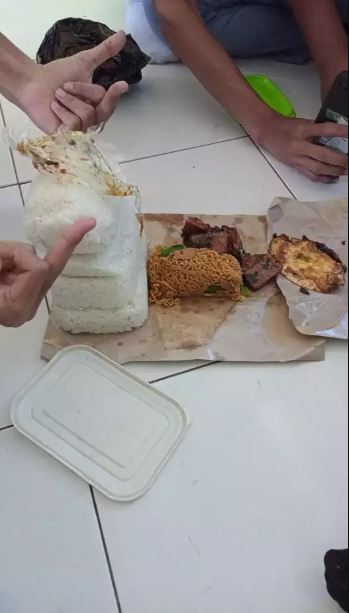 Potret kocak murid bawa bekal ke sekolah Berbagai sumber