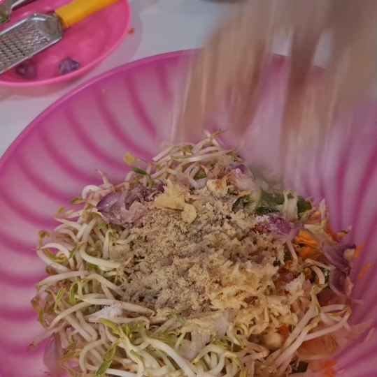 Tanpa ditumis, ini trik mengolah isian tahu isi agar gurih dan nggak menyerap banyak minyak