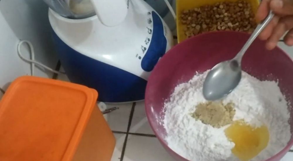 Trik bikin adonan rempeyek yang renyah tahan lama dan tak berminyak, cukup tambah 2 bahan dapur