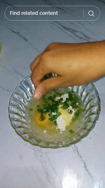 Tanpa isian ayam atau tahu, ini cara bikin telur dadar tebal, krispi, dan gurih pakai 1 bahan dapur