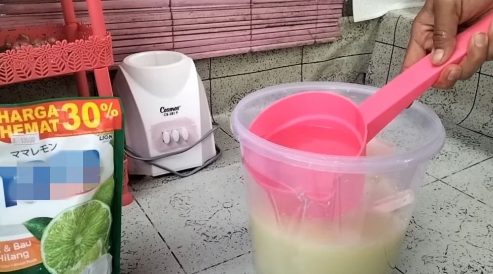 Bukan ditambah garam atau baking soda, ini cara memperbanyak sabun cuci piring modal Rp5.000