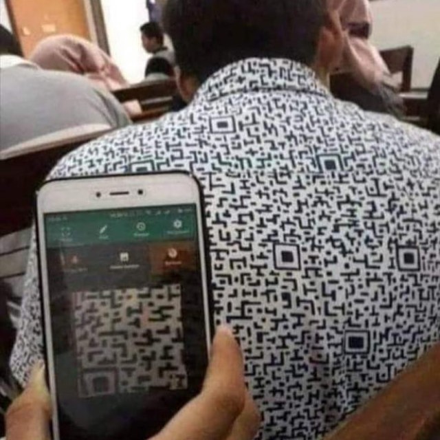 Potret kocak desain nyeleneh seragam Berbagai sumber