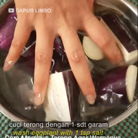 Jangan cuma pakai garam, ini trik merebus terong agar tak menghitam dan warnanya tetap ungu cerah