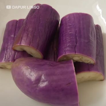 Jangan cuma pakai garam, ini trik merebus terong agar tak menghitam dan warnanya tetap ungu cerah