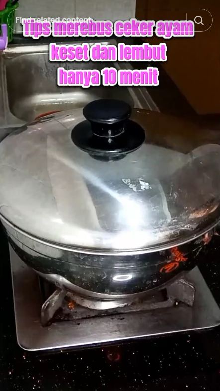 Hanya butuh 10 menit, begini cara merebus ceker agar empuk dan tak berlendir meski tanpa presto