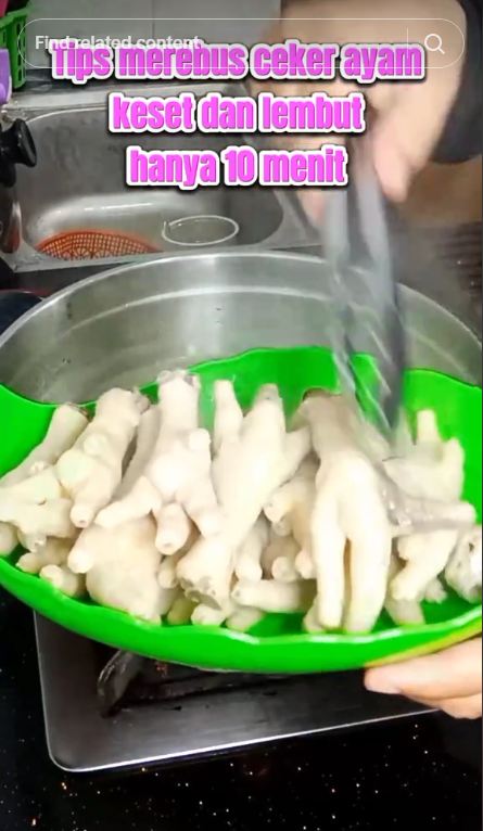 Hanya butuh 10 menit, begini cara merebus ceker agar empuk dan tak berlendir meski tanpa presto