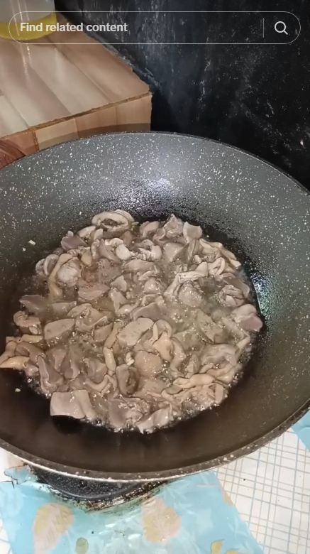 Tanpa diungkep atau dimarinasi dulu, ini cara menggoreng ati ampela agar tak bikin minyak meletup