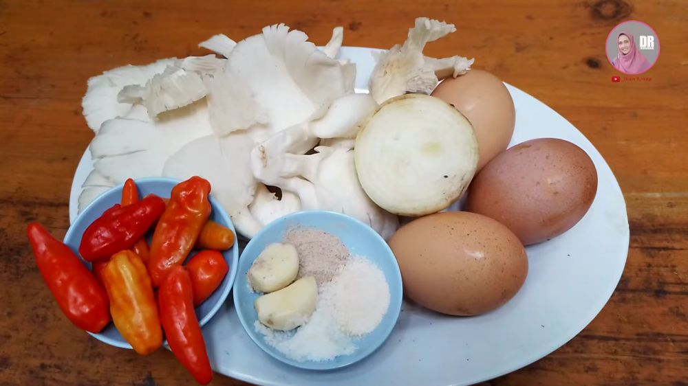 Tanpa air dan sayur kol, ini cara bikin telur dadar padat dan tidak kempis cuma pakai 1 bahan makanan