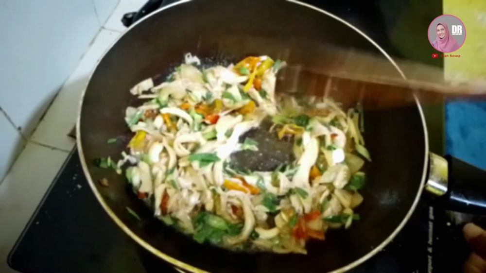 Tanpa air dan sayur kol, ini cara bikin telur dadar padat dan tidak kempis cuma pakai 1 bahan makanan