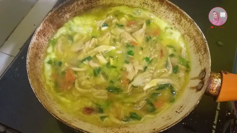 Tanpa air dan sayur kol, ini cara bikin telur dadar padat dan tidak kempis cuma pakai 1 bahan makanan