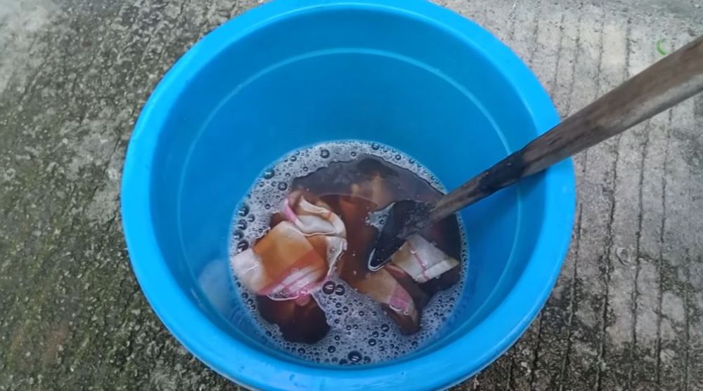 Tak perlu disikat, ini trik cuci kain serbet yang super kotor tanpa sitrun atau sabun cuci piring