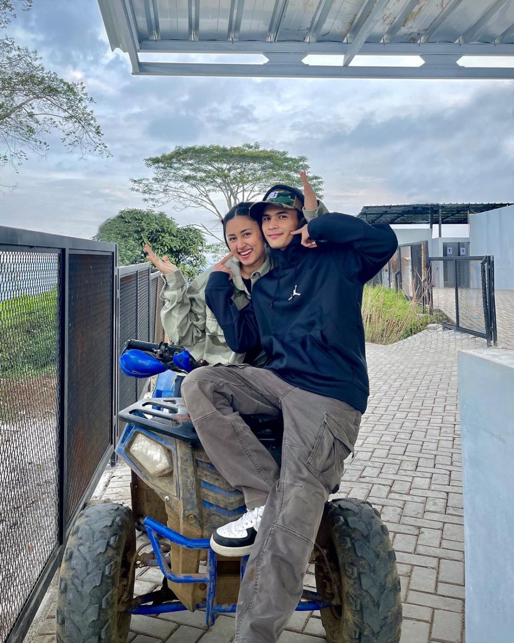 potret mesra derry dan afifah riyad © instagram