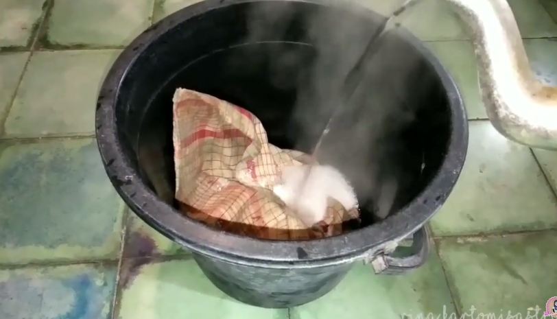 Tanpa dikucek, ini cara mencuci serbet dekil dan bau agar bersih lagi pakai tambahan 1 bahan dapur