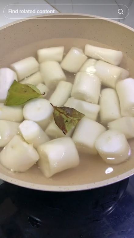 Cuma 5 menit, begini cara merebus singkong agar cepat empuk dan hemat gas pakai 1 jenis daun