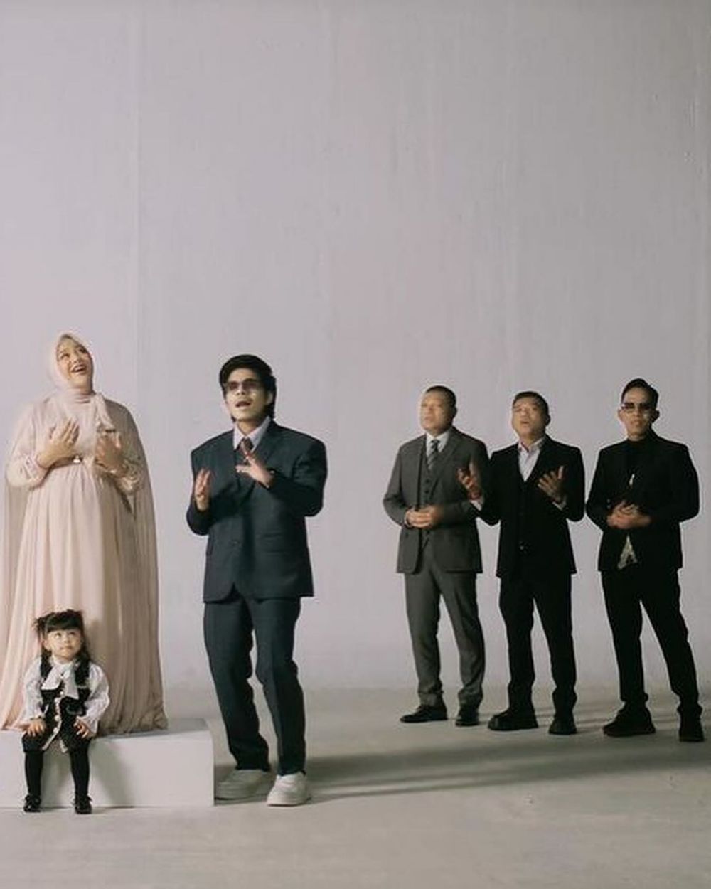 momen keluarga aurel syuting video klip © instagram