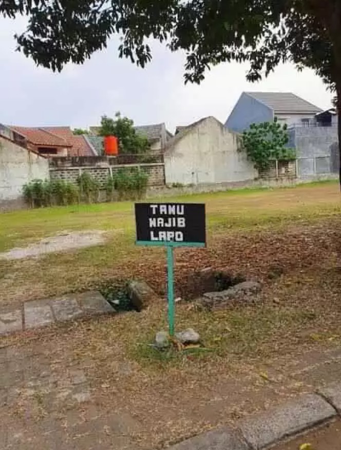 Tulisan nggak lengkap di tempat umum Berbagai sumber