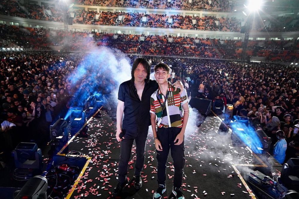 vokalis dan putranya bak kakak adik © instagram