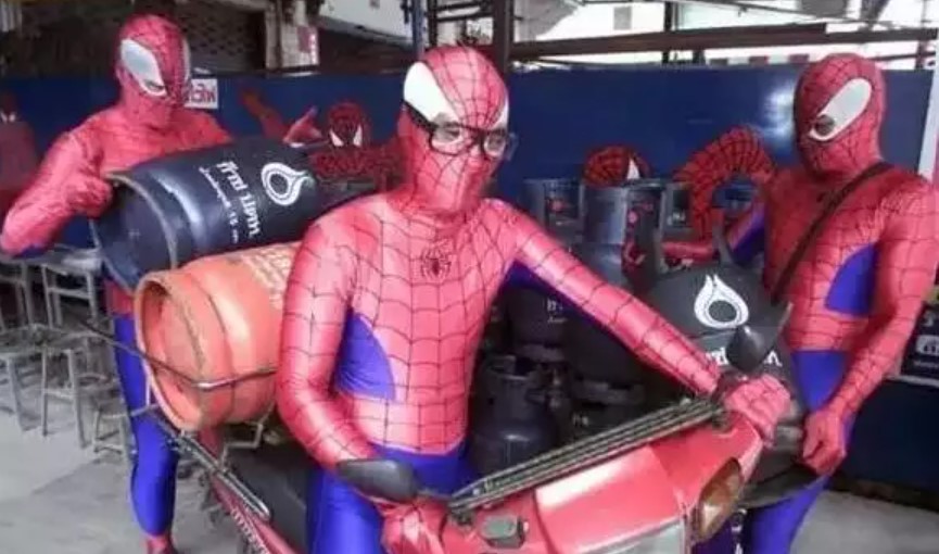 Spider-Man versi Indonesia nyeleneh Berbagai sumber