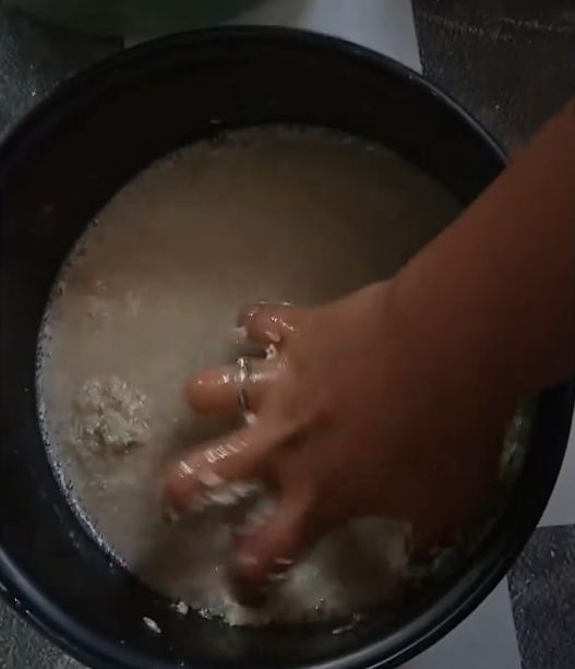 Trik mencuci beras mutu kurang berkualitas agar makin putih dan tak apek, ampuh pakai 2 bahan dapur