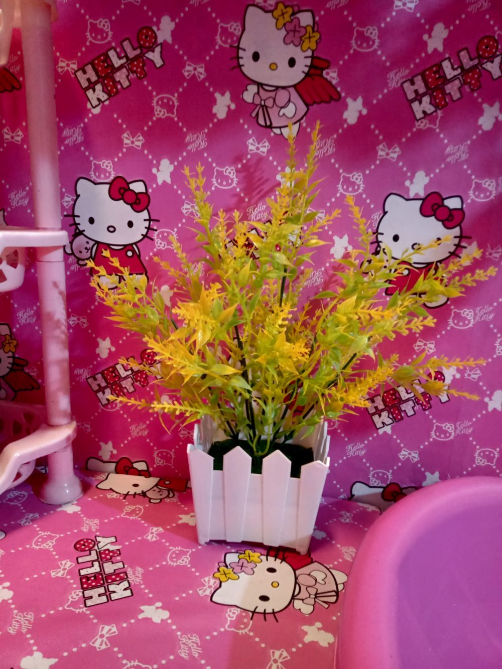 dapur pink dekorasinya meriah tapi mewah © 2023 brilio.net