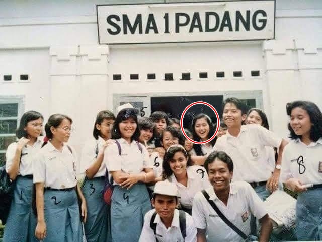 potret lawas era 90an bareng geng sma © instagram