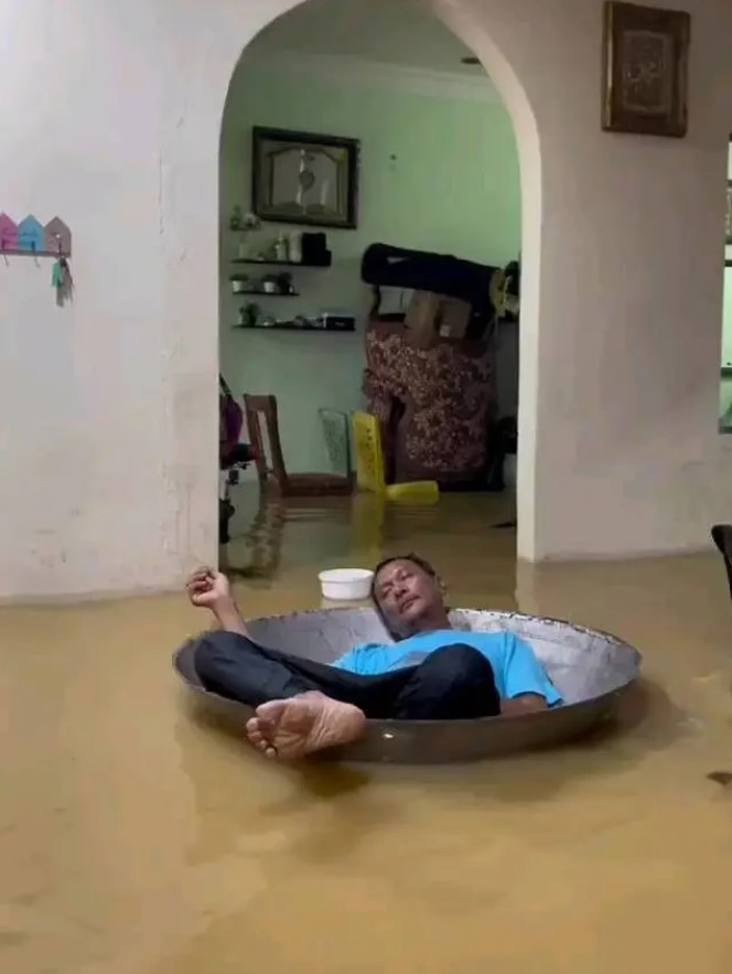 Potret orang akali banjir Berbagai sumber