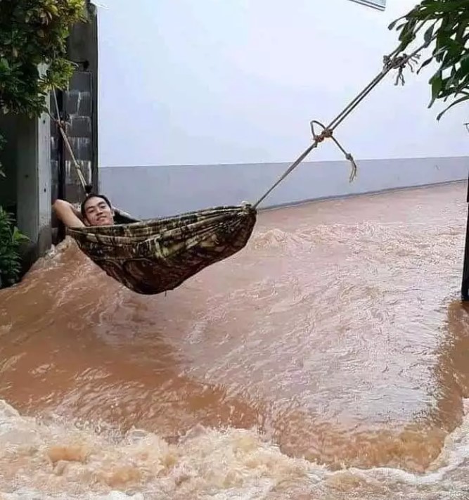 Potret orang akali banjir Berbagai sumber