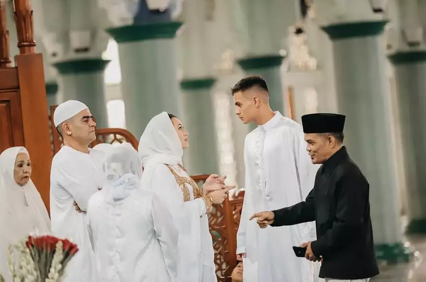 kedekatan Christian Rontini dan ortu istri © berbagai sumber