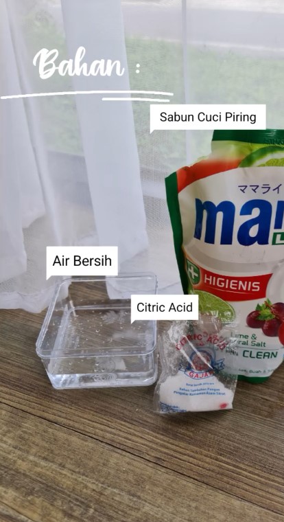 furnitur kayu yang terkena noda © TikTok