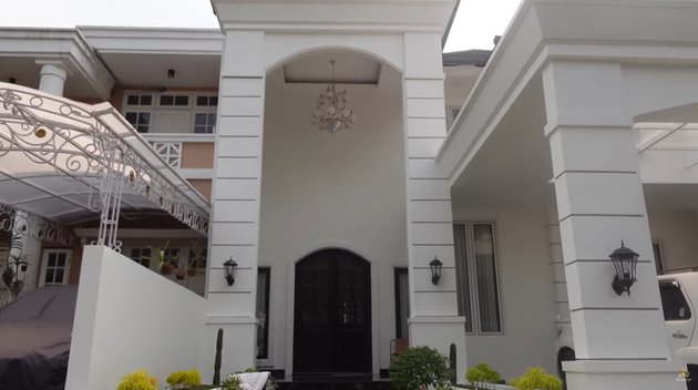 rumah seleb bergaya American style © 2023 brilio.net rumah seleb bergaya American style © 2023 brilio.net