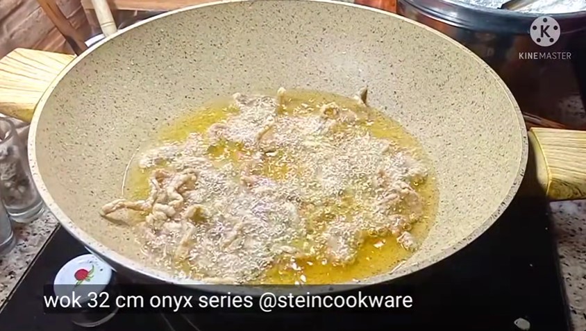 Tanpa diberi baking soda, ini cara bikin usus goreng renyah dan antikeras pakai 2 bahan dapur