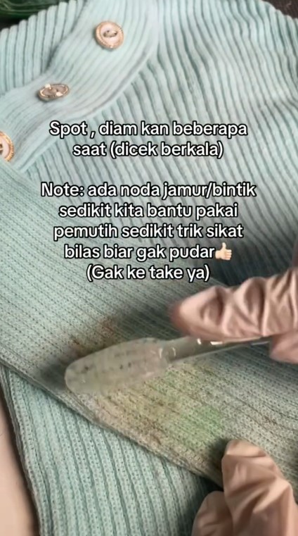 enyahkan noda getah pisang di baju © TikTok enyahkan noda getah pisang di baju © TikTok