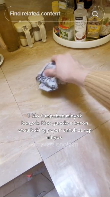 Tanpa tepung, ini trik bersihkan tumpahan minyak di keramik agar bebas lengket pakai 1 alat dan bahan