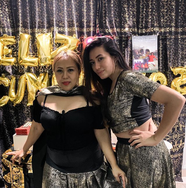 Amanda Gonzales bareng sang ibu © Instagram