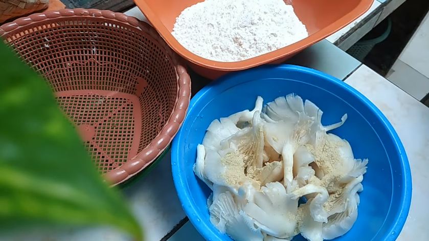 Tak perlu baking powder, ini trik bikin jamur krispi keriting dan renyah cukup tambah 1 bahan dapur