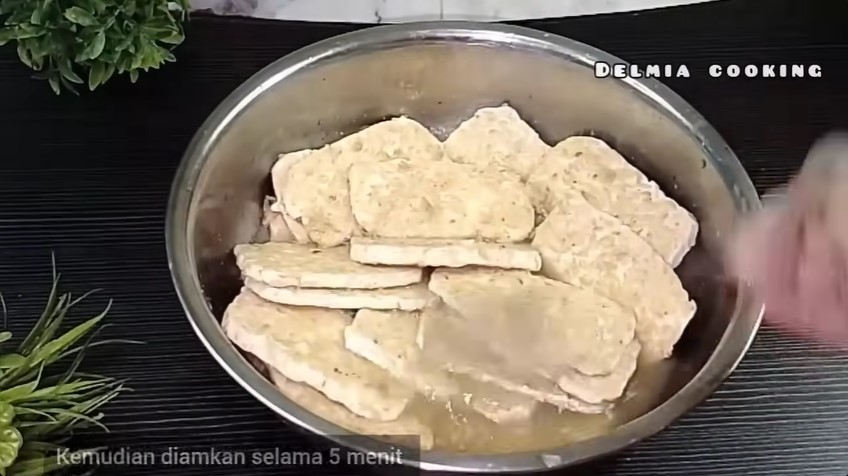Bukan tepung beras atau tapioka, ini trik goreng tempe krispi tahan lama cukup pakai 1 bahan dapur