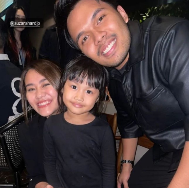 gaya pacaran Thariq dan Aaliyah © berbagai sumber gaya pacaran Thariq dan Aaliyah © berbagai sumber