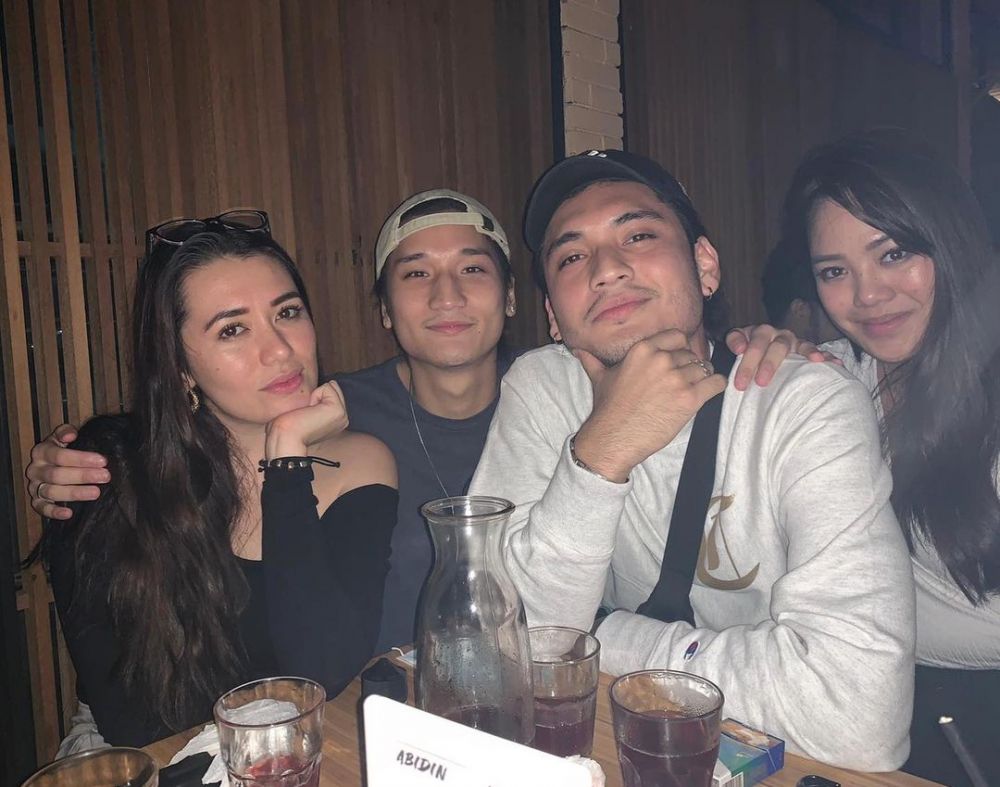 kedekatan gino dan amanda gonzales © berbagai sumber