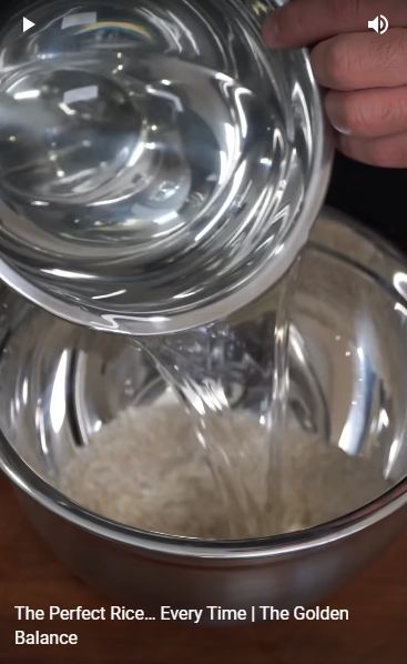 Tanpa minyak atau air jeruk nipis, begini cara menanak nasi agar makin pulen dan panci bebas kerak