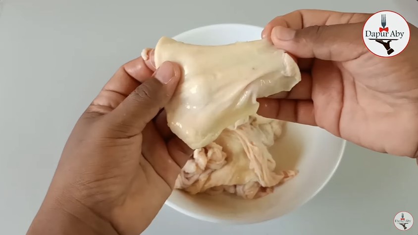 Tak perlu pakai telur, ini trik goreng kulit ayam agar krispi tahan lama dengan 2 bahan dapur