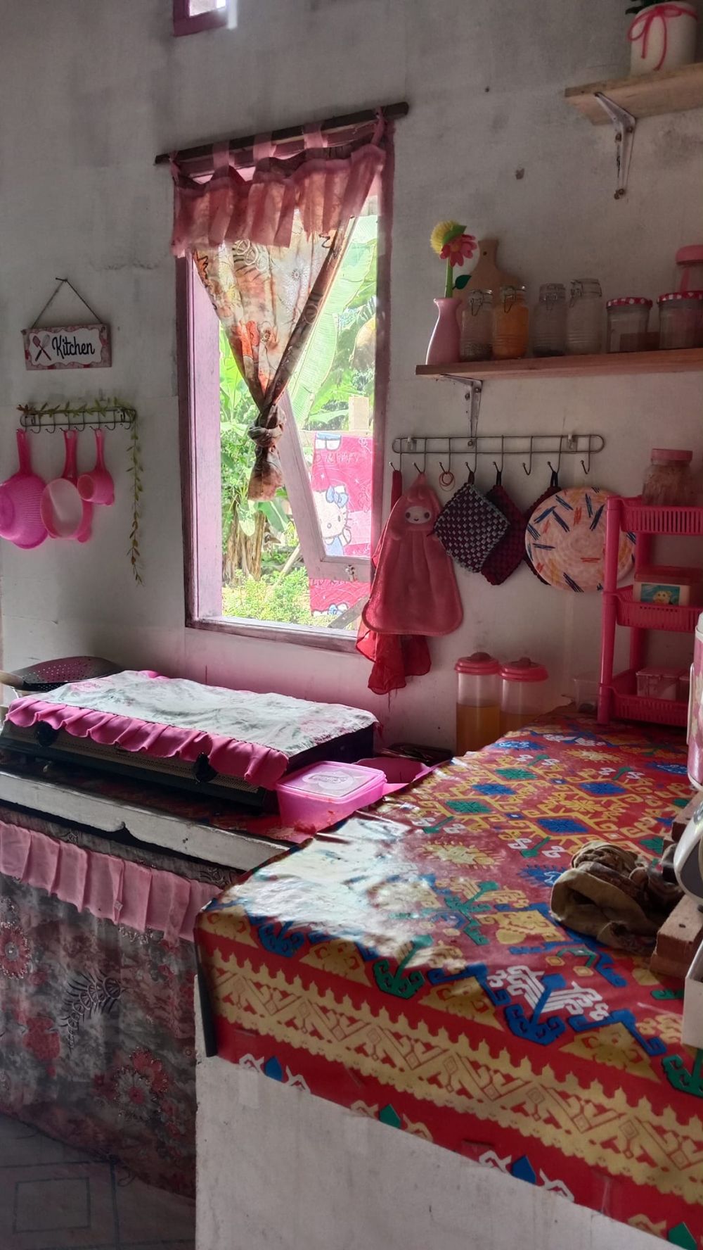 dapur mungil dinding semen © 2023 brilio.net