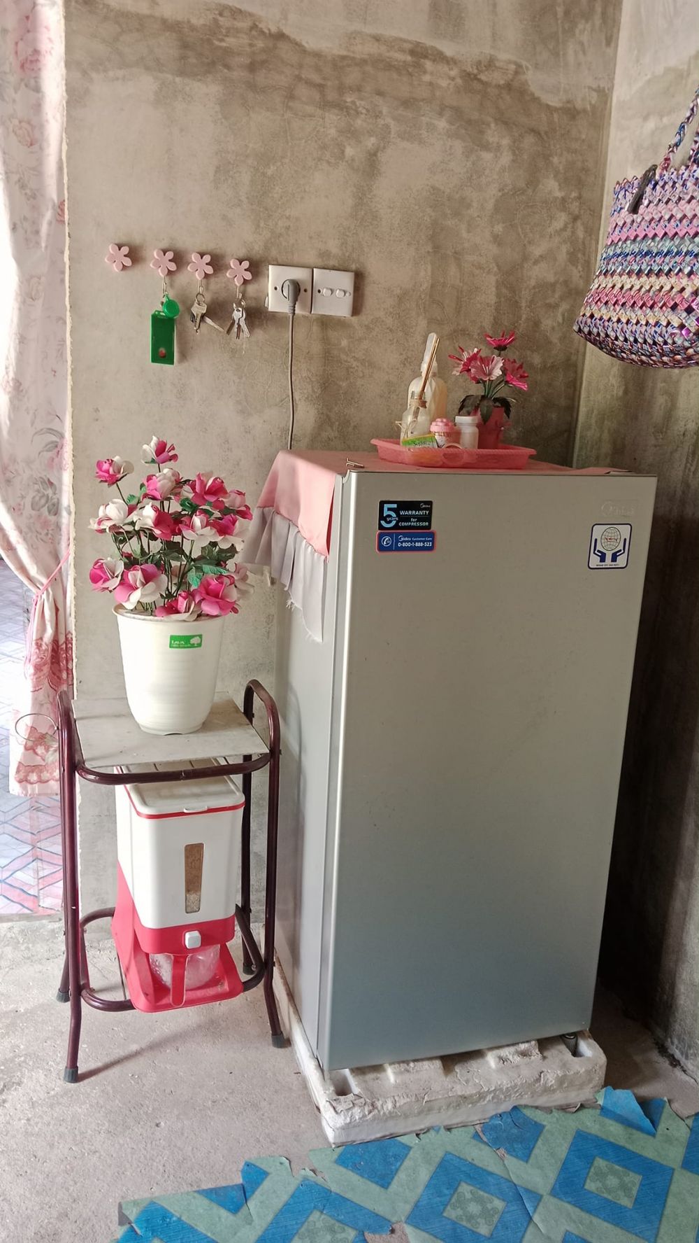 dapur mungil dinding semen © 2023 brilio.net