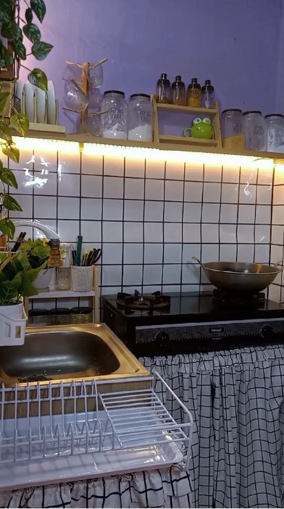 dapur mungil tanpa kitchen set jadi luar © 2023 brilio.net dapur mungil tanpa kitchen set jadi luar © 2023 brilio.net