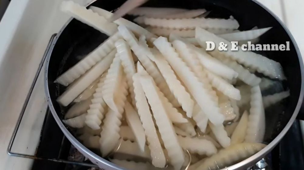 Tanpa digoreng dua kali, ini trik agar kentang goreng makin renyah dan antilembek pakai 2 bahan dapur
