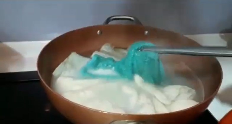 Bukan sitrun dan garam, ini trik cuci lap dapur agar bersih tanpa dikucek pakai tambahan 2 bahan dapur