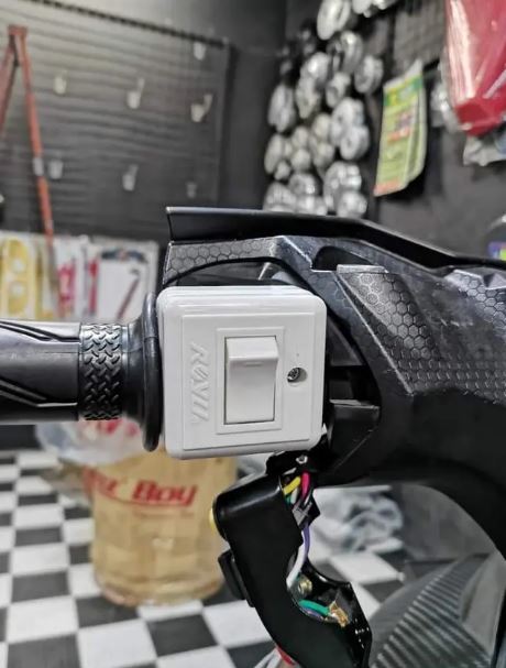 Potret kocak desain kontak kunci motor Berbagai sumber