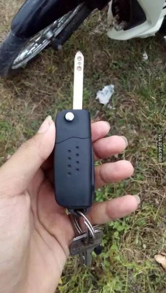 Potret kocak desain kontak kunci motor Berbagai sumber