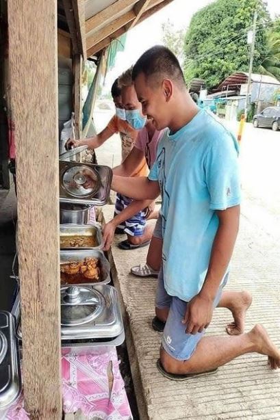 Desain nyeleneh warung Berbagai sumber
