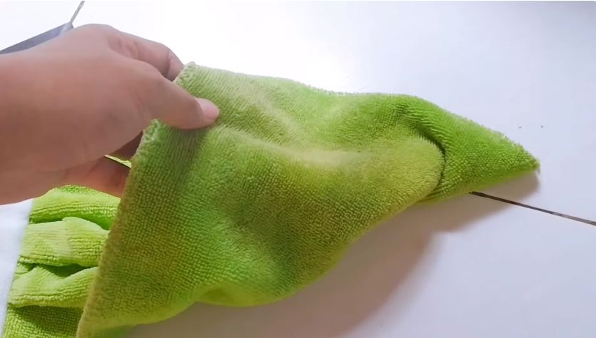 Tak perlu direbus, ini trik mencuci lap dapur dekil dan bau apek agar bersih lagi tanpa baking soda